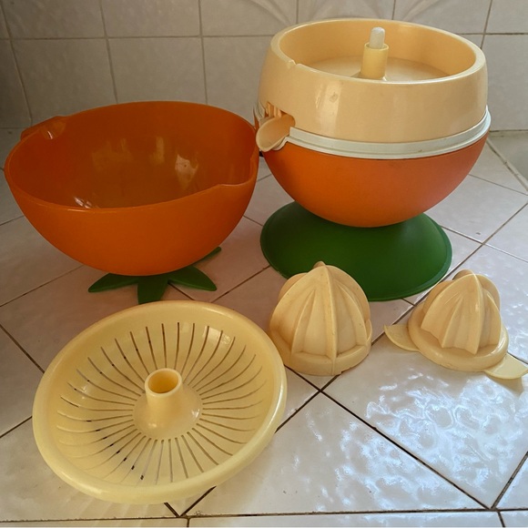 Vintage Orange Juicer with Green Base - Picture 3 of 4